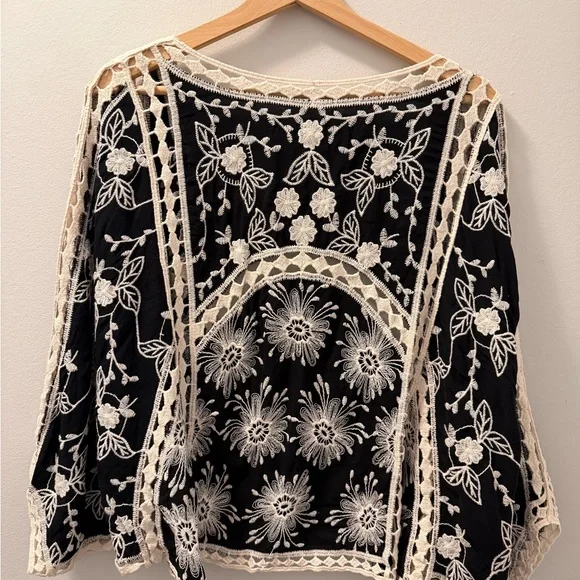 Black and Cream Floral Embroidered Kimono - Picture 4 of 4